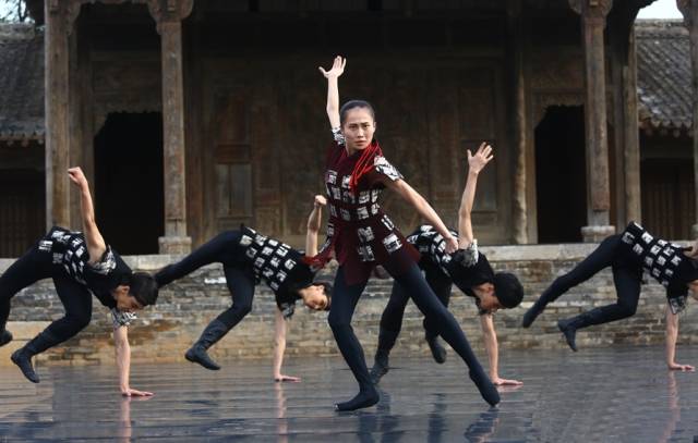 浪漫三月请你来舞蹈完整版,浪漫三月桃花红形体舞