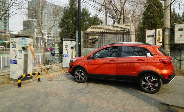 北汽ev260测评,续航评测车评人