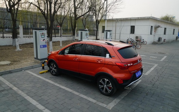 北汽ev260测评,续航评测车评人