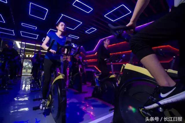 武汉这群人脑壳一定“坏”掉了！大家挤破头进BAT他们逆向而行