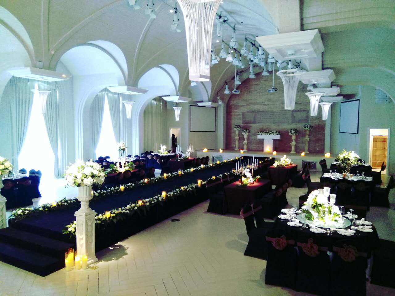 婚礼会所和酒店哪个好,结婚在家里办还是酒店办