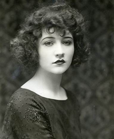 她被称中国第一美女身价过亿,她被誉为圈内第一美女