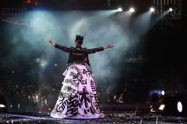 如果时光倒流你还会选择认识她吗,如果时光倒退你还会爱他吗