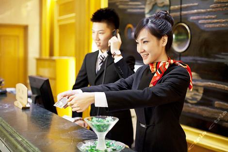 酒店客房服务员真的很累吗,酒店服务行业内幕大揭秘