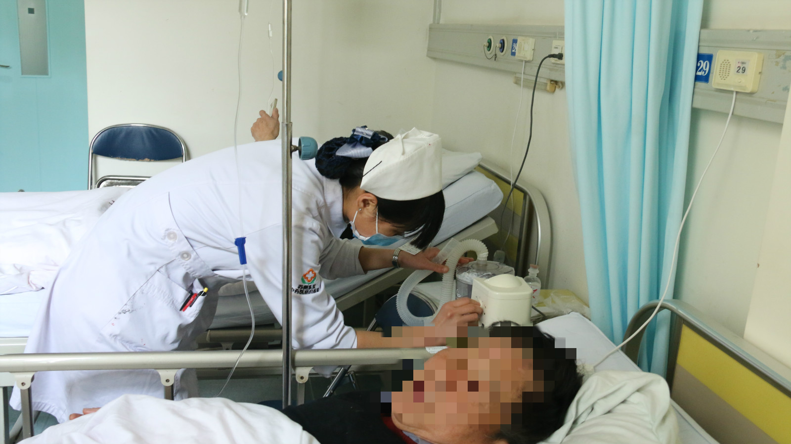 感受医护人员的艰辛与不易,体验到一线白衣天使的辛苦