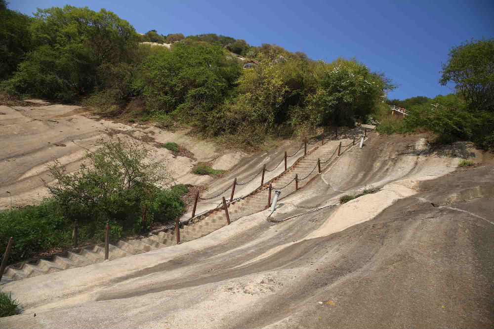 不到华山不知山之奇险,不登华山不知山峰之险