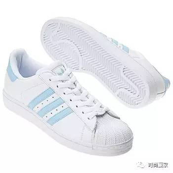 缤纷清爽的粉蓝色系球鞋，摇身成为漂漂型格少女