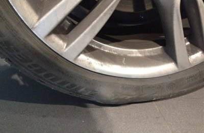 新车半年轮胎鼓包可以找4s店吗,轮胎鼓包了还能开吗图片