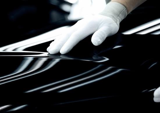 汽车打蜡和蜡水洗车哪个好,保养车漆从打蜡做起