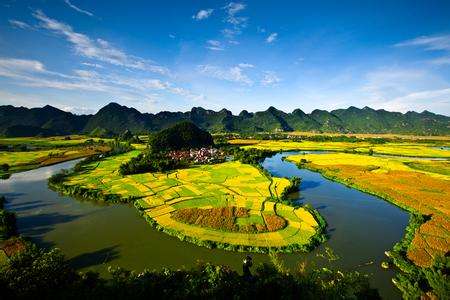 国家贫困县，5万人在非洲国家挖黄金发财