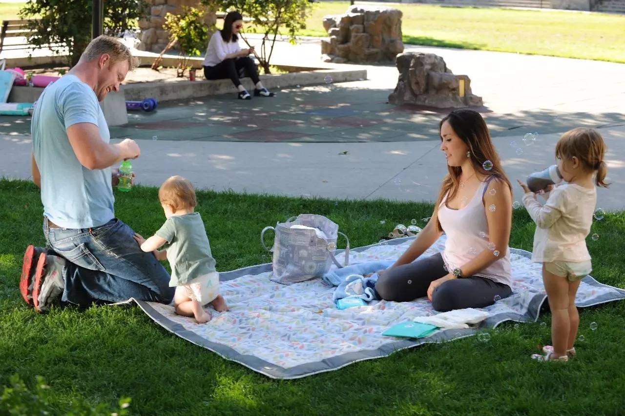 拉拉裤要比纸尿裤大一码吗,老人拉拉裤和纸尿裤的区别