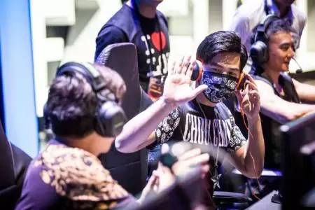 现在开网吧还有前途吗,现在开网吧收益