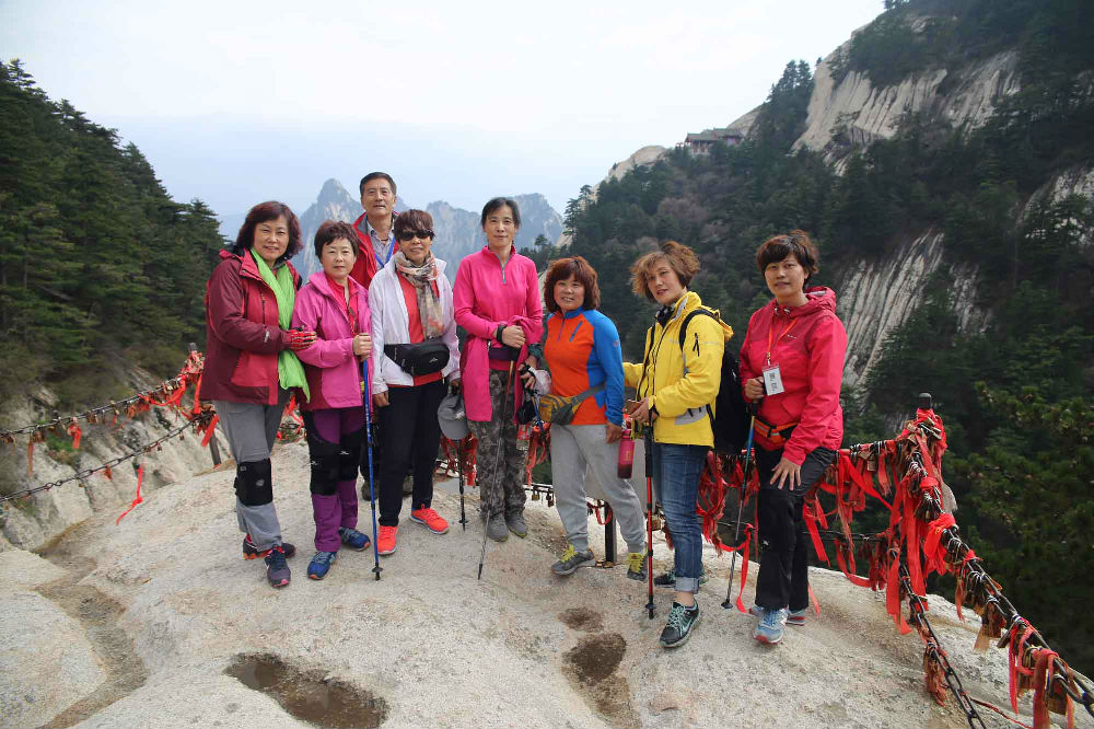 不到华山不知山之奇险,不登华山不知山峰之险