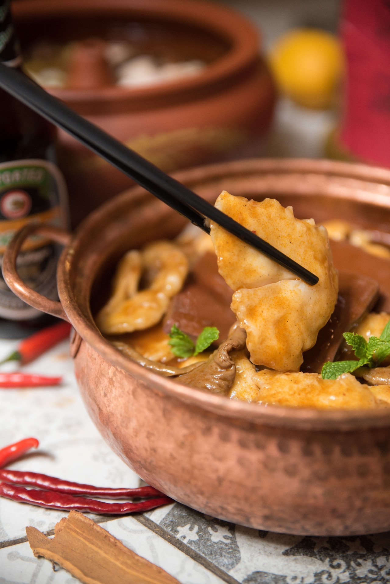 在丽江那一口“好喝到要*天升**”的汽锅鸡，让我开始了“寻找上海最好吃的云南菜”之旅！