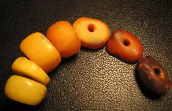 辨别烤色老蜜蜡方法图片,鉴别老蜜蜡的简单方法图片