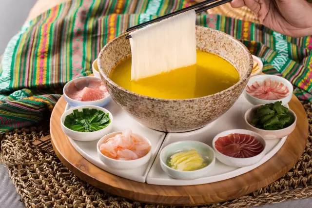 在丽江那一口“好喝到要*天升**”的汽锅鸡，让我开始了“寻找上海最好吃的云南菜”之旅！