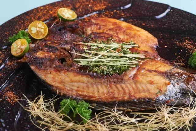 在丽江那一口“好喝到要*天升**”的汽锅鸡，让我开始了“寻找上海最好吃的云南菜”之旅！