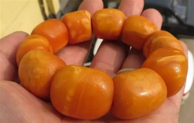 辨别烤色老蜜蜡方法图片,鉴别老蜜蜡的简单方法图片