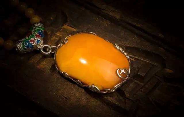 辨别烤色老蜜蜡方法图片,鉴别老蜜蜡的简单方法图片