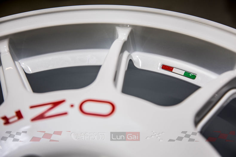 任性的4孔小轮——OZLeggenda轮毂细节展现