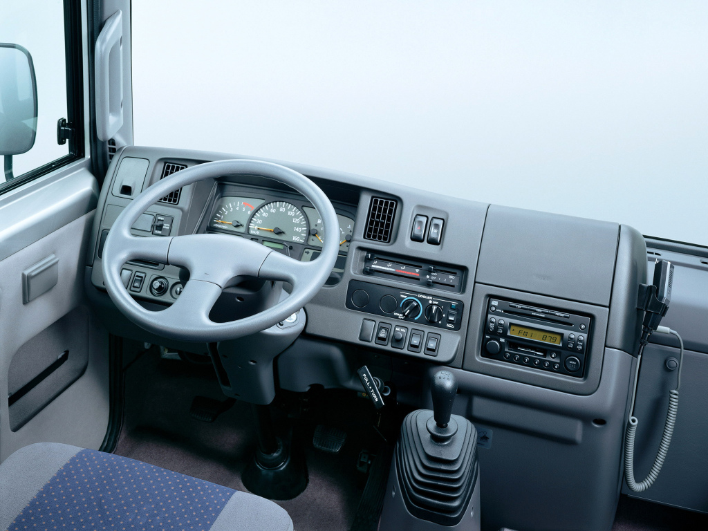 公交线路上亭亭玉立的碧莲