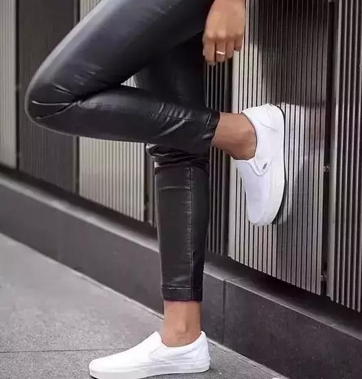 璧拌繃閭ｄ箞澶氳矾姝屾洸,璧拌繃閭ｄ箞澶氳矾