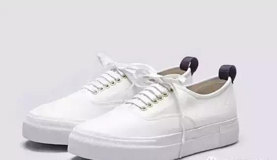 璧拌繃閭ｄ箞澶氳矾姝屾洸,璧拌繃閭ｄ箞澶氳矾