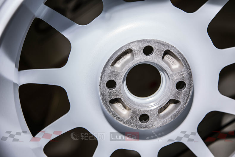 任性的4孔小轮——OZLeggenda轮毂细节展现