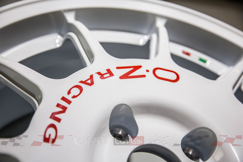 任性的4孔小轮——OZLeggenda轮毂细节展现