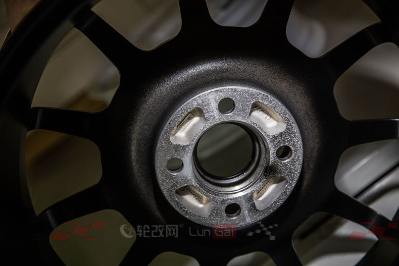 任性的4孔小轮——OZLeggenda轮毂细节展现