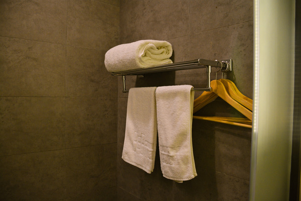 华里酒店属于几星级,汉庭酒店为啥无线网很卡