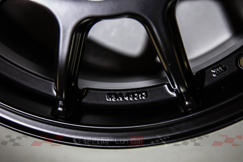 任性的4孔小轮——OZLeggenda轮毂细节展现