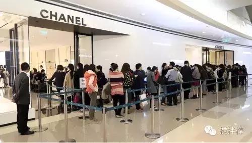 从前有一个牌子天天打击代购，后来它的CEO走掉了