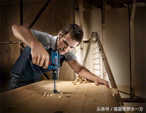 12伏级产品中最短的强劲工具，博世专业型充电式电钻细评