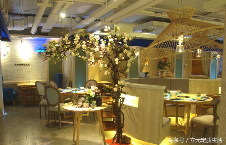 最近快被房价逼疯的成都人，都在吃这几个不务正业的火锅