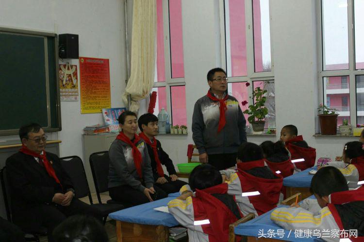 集宁区光明街小学校长巩建伟,巩建伟