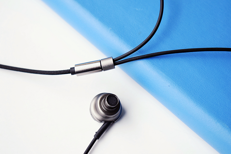 性价比入耳式耳机音质,性价比高的混音耳机