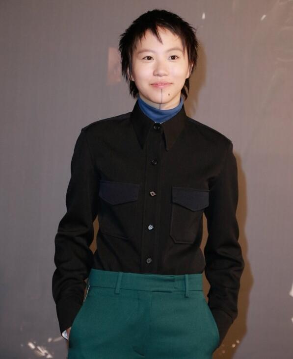 章子怡与周冬雨获奖名单,章子怡赵薇周冬雨黑礼服亮相