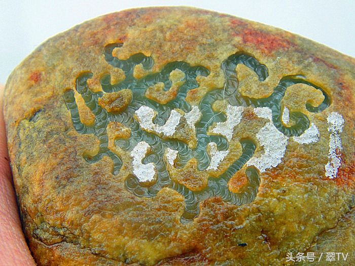 翡翠赌石知识和赌石技巧大全,揭秘翡翠赌石的神秘面纱