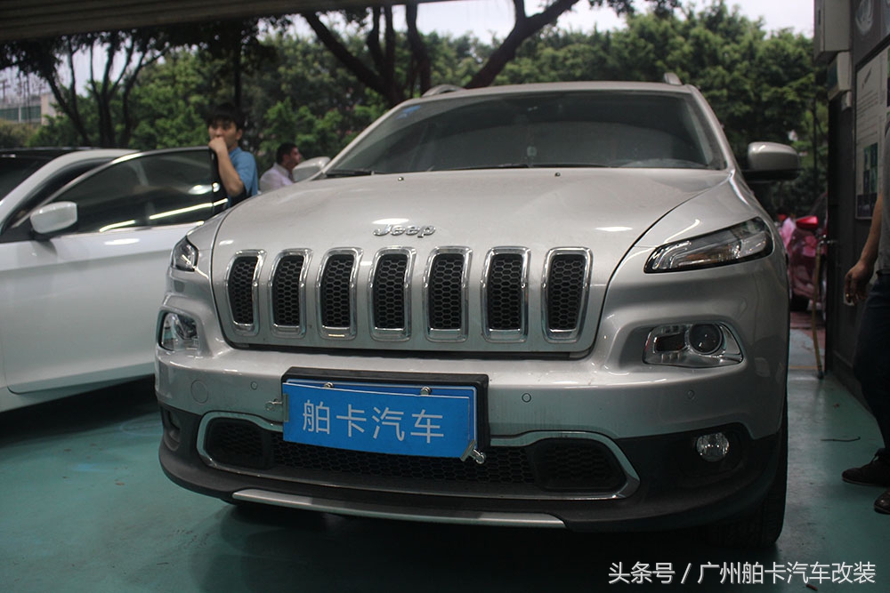 吉普自由光大灯改装,jeep自由光改装海拉5透镜