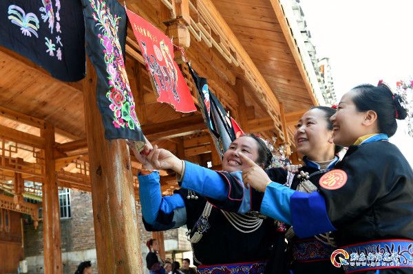 玩偶设计师林良如：怪趣毛毡展览——《23个小怪兽》