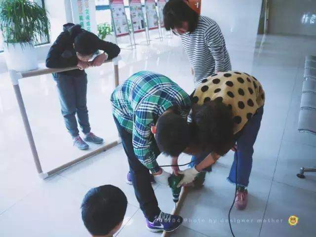 小朋友搭建小屋视频,户外小屋搭建