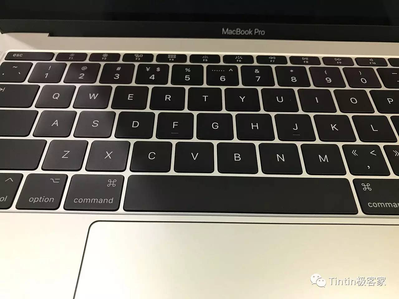 不带Multi-TouchBar啥感觉？新版MBP开箱