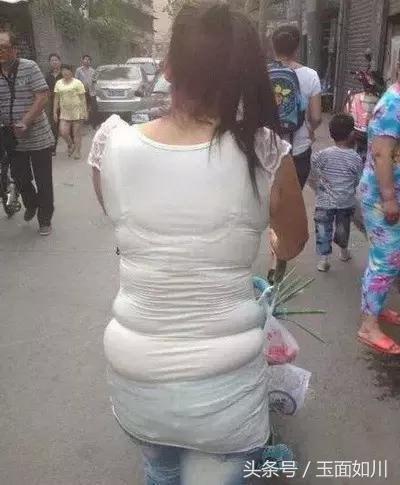 女朋友欠我500块钱,女朋友欠了三十万我该咋办