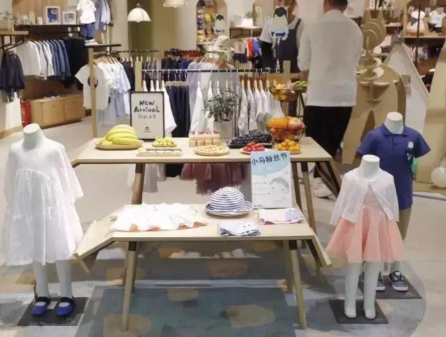 青岛万象城马拉丁店,青岛万象城妈妈带着小朋友