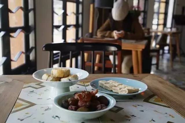 这座藏在旧城区菜市场里的“百货”，装满了老厦门的味道！