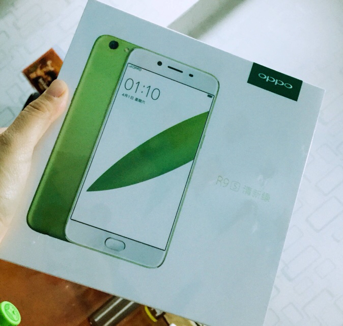 女生想换手机然而穷3000以内就心痛到不行，本来想买个oppor9s的然而被米6的颜打动了