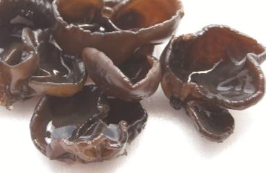 怎么辨别硫酸镁泡过的木耳,木耳加硫酸镁会怎么样