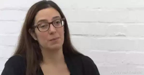 英国妹子用失明的教训告诉你，千万别让隐形眼镜沾上水