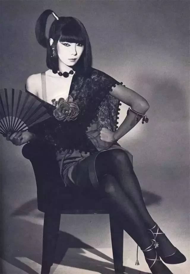 日本首席模特儿，霸占YSL走秀，是设计师眼中的“东洋美魔女”